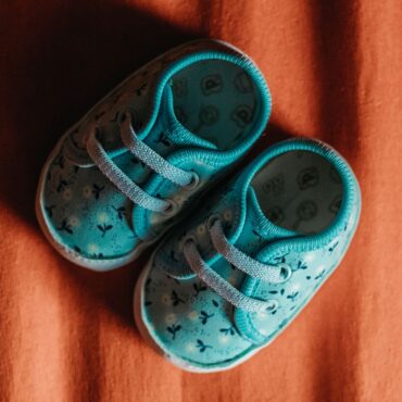 Doğum Çantası Hazırlığı: Anne ve Bebek İçin Giyim Listesi