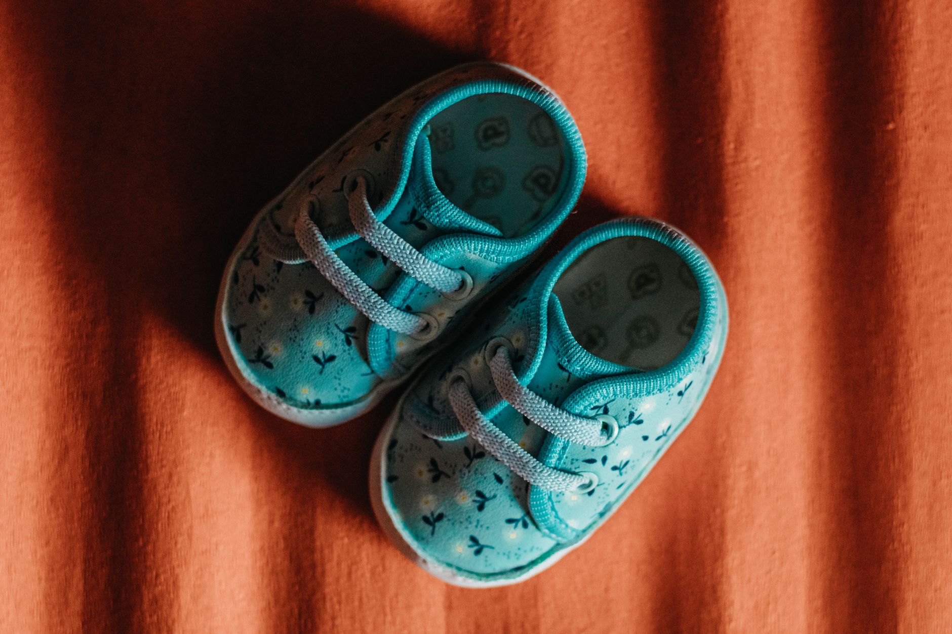 Doğum Çantası Hazırlığı: Anne ve Bebek İçin Giyim Listesi